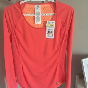 Under Armour, NWT, long sleeve shirt (size S)